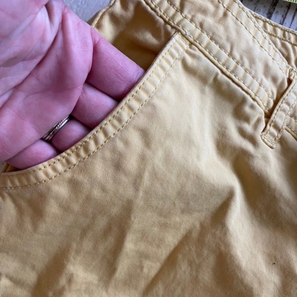 Yellow chinos, like NEW! ☀️the perfect summer pant - Picture 6 of 10
